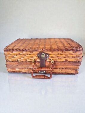 Vintage Wicker Picnic Basket Set Floral Lining Cups Included